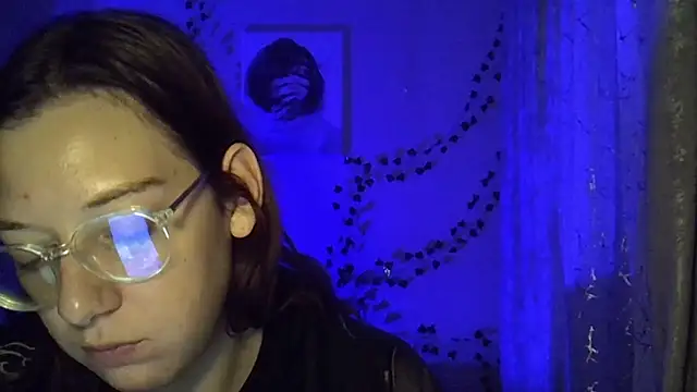 Snapshot of Lily_Ember chatting on October 20, 4:51 pm Lily Ember online show from October 20, 4:51 pm