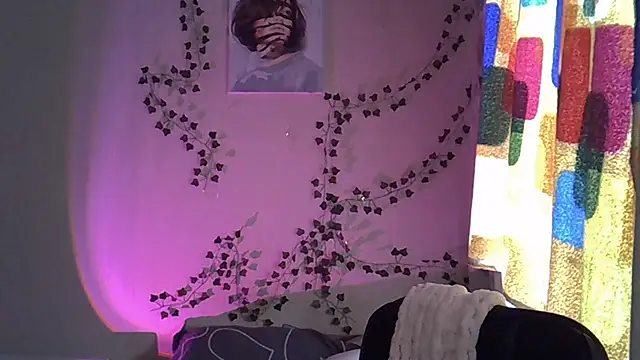 Snapshot of Lily_Ember chatting on October 23, 10:36 am Lily Ember online show from October 23, 10:36 am