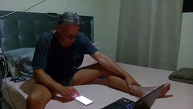 Snapshot of Unique_X_perience chatting on April 14, 3:56 am Unique X perience online show from April 14, 3:56 am
