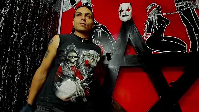 Snapshot of damian_and_tiana chatting on February 15, 4:42 am damian and tiana online show from February 15, 4:42 am