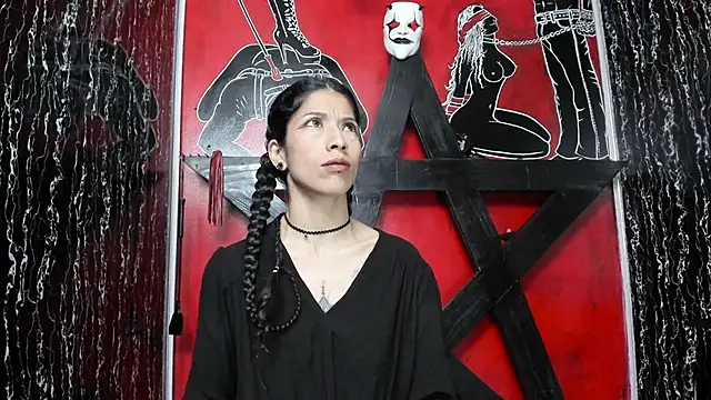 Snapshot of damian_and_tiana chatting on February 20, 5:15 am damian and tiana online show from February 20, 5:15 am