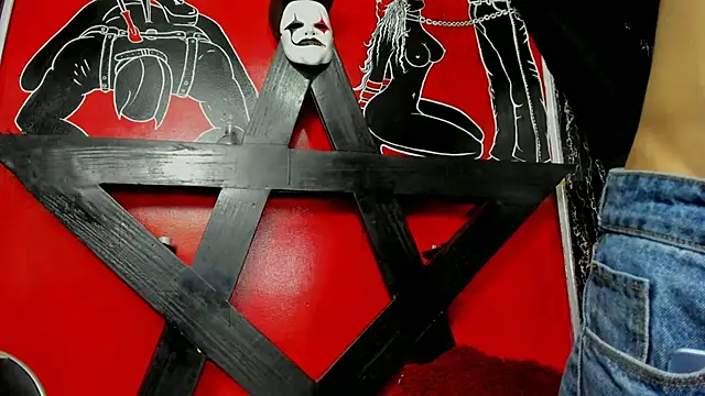 Snapshot of damian_and_tiana chatting on March 28, 4:34 am damian and tiana online show from March 28, 4:34 am