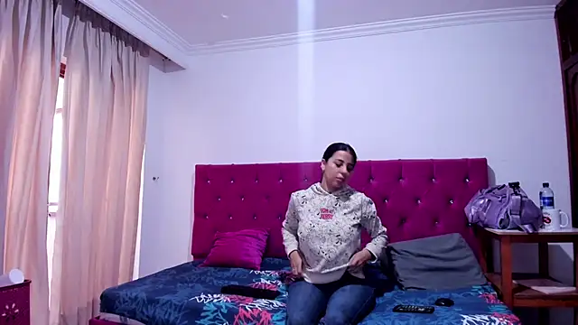 cattaleya villalobos online show from September 16, 2:29 pm