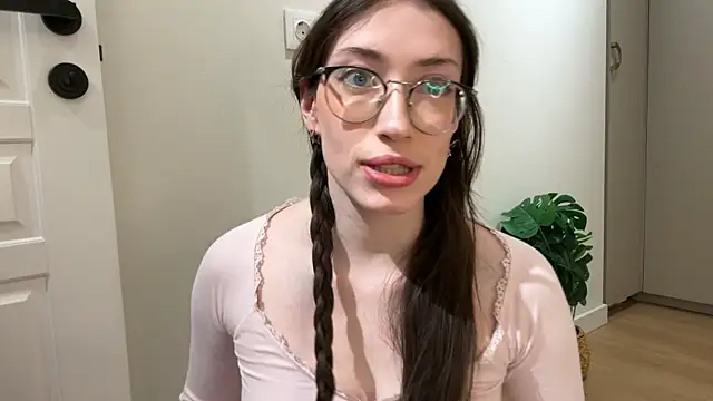 Kelly Berry   online show from January 6, 5:49 pm