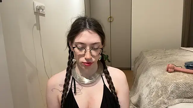 Kelly Berry   online show from March 29, 6:08 pm