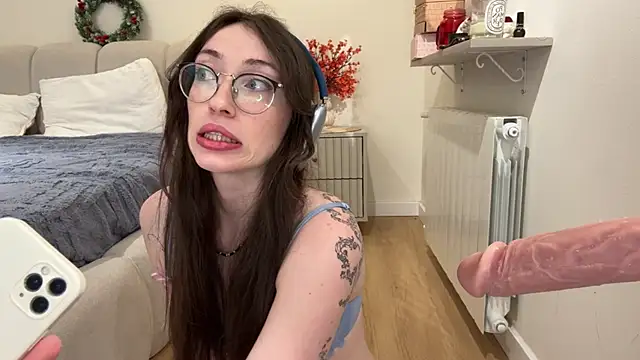 Kelly Berry   online show from April 11, 6:56 pm