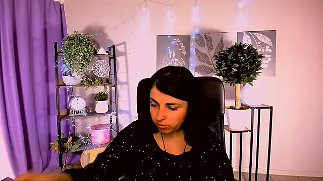 Snapshot of MartaEdams chatting on June 1, 6:26 am MartaEdams online show from June 1, 6:26 am