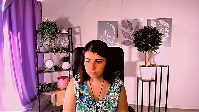 Snapshot of MartaEdams chatting on June 10, 5:07 am MartaEdams online show from June 10, 5:07 am