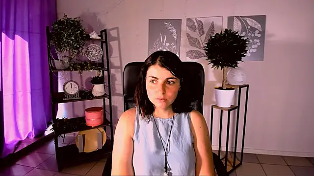 Snapshot of MartaEdams chatting on June 12, 5:28 am MartaEdams online show from June 12, 5:28 am