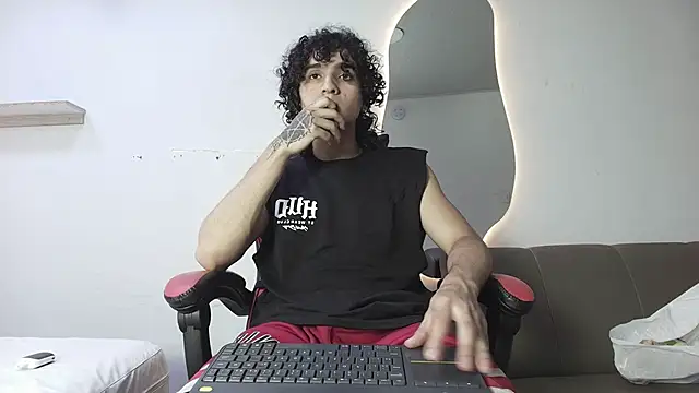 Snapshot of JackesTaylor chatting on March 31, 6:14 am JackesTaylor online show from March 31, 6:14 am