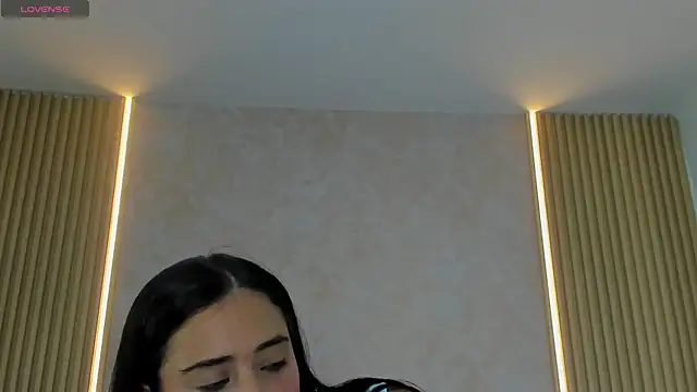 ZOEBARLOWE online show from November 6, 7:04 pm