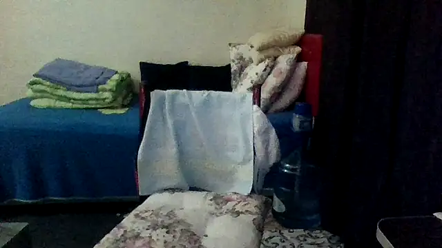 Snapshot of st206boy chatting on December 23, 12:41 am st206boy online show from December 23, 12:41 am