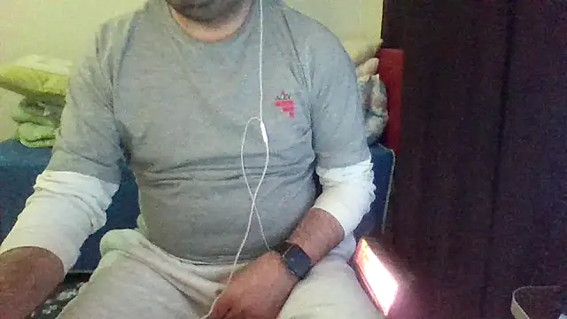 Snapshot of st206boy chatting on May 3, 12:05 am st206boy online show from May 3, 12:05 am