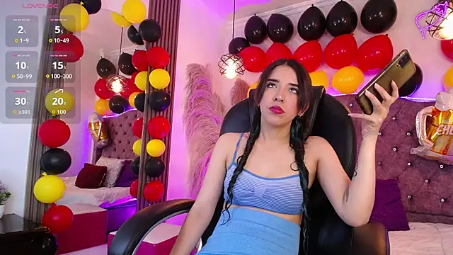 Amara Davis online show from October 6, 3:48 am