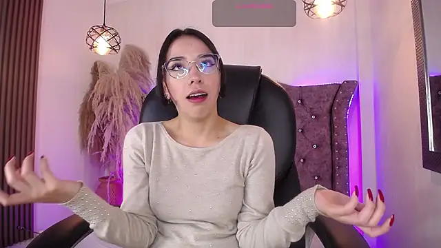 Amara Davis online show from February 3, 4:43 am