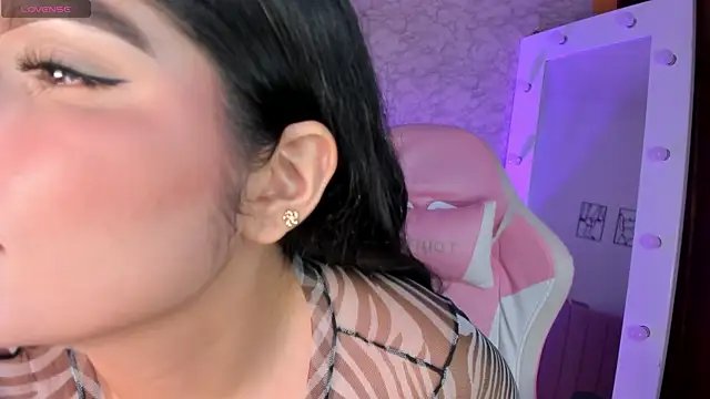 Snapshot of Kendall_Jonss1 chatting on October 7, 10:29 pm Kendall Jonss1 online show from October 7, 10:29 pm