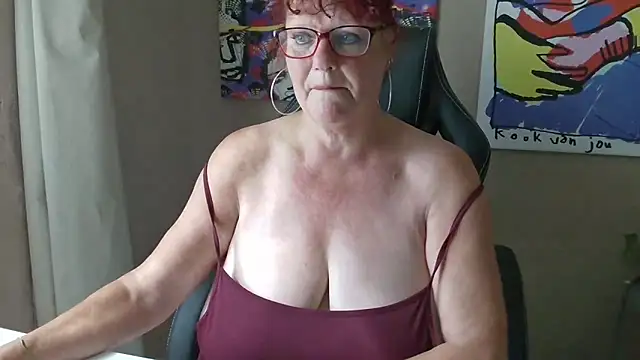 Snapshot of -Curvy- chatting on June 4, 8:53 am -Curvy- online show from June 4, 8:53 am