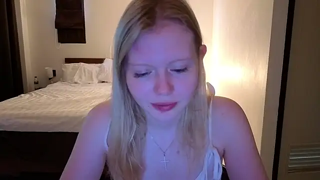 Snapshot of Wendy_228 chatting on July 4, 3:24 am Wendy 228 online show from July 4, 3:24 am