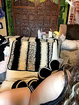 Snapshot of xoxLILxMELOxox chatting on October 5, 3:10 pm xoxLILxMELOxox online show from October 5, 3:10 pm