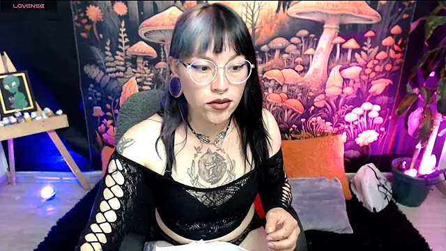 LunaBunny8 online show from October 27, 1:09 am