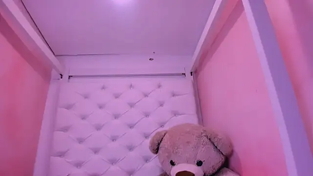 Snapshot of eimy_skinny_ chatting on April 15, 2:24 pm eimy skinny online show from April 15, 2:24 pm