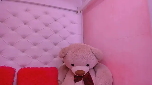 Snapshot of eimy_skinny_ chatting on June 12, 1:21 pm eimy skinny online show from June 12, 1:21 pm