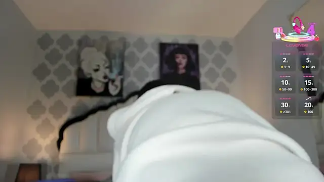 SarahMiler  online show from November 3, 7:48 pm