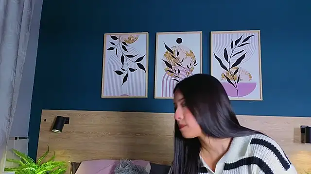 SarahMiler  online show from November 17, 7:41 pm