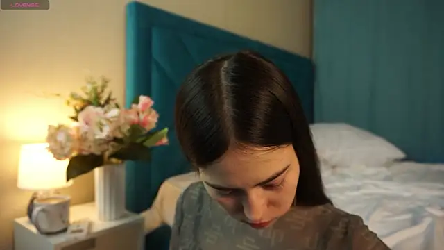 ywixos online show from November 23, 3:23 pm