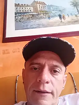Snapshot of leon8013A chatting on November 15, 2:02 pm leon8013A online show from November 15, 2:02 pm