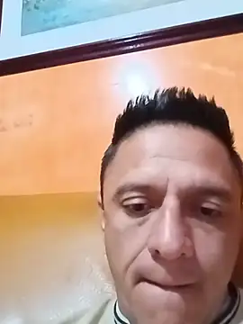 Snapshot of leon8013A chatting on July 9, 12:04 am leon8013A online show from July 9, 12:04 am