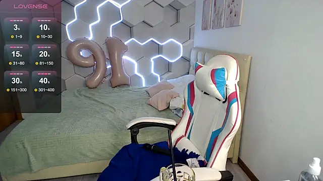 Snapshot of aliicemeow chatting on June 3, 2:25 am aliicemeow online show from June 3, 2:25 am
