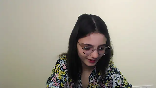 Snapshot of Sun_Shine__ chatting on April 7, 9:37 pm Sun Shine online show from April 7, 9:37 pm