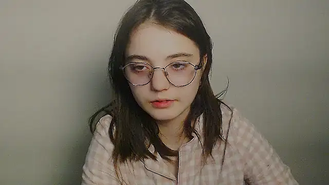 Snapshot of Sun_Shine__ chatting on April 19, 6:10 pm Sun Shine online show from April 19, 6:10 pm