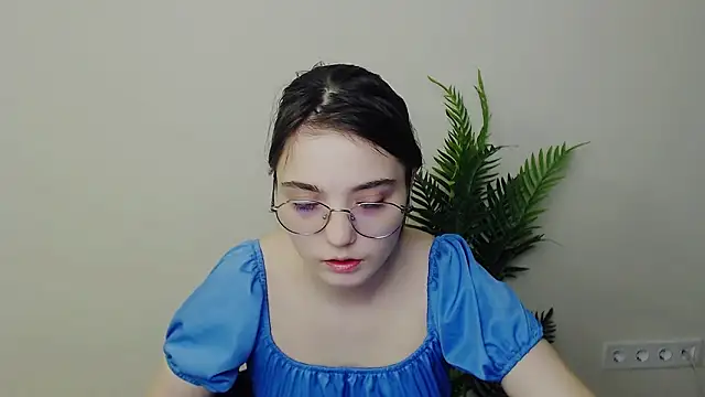 Snapshot of Sun_Shine__ chatting on May 5, 9:34 pm Sun Shine online show from May 5, 9:34 pm