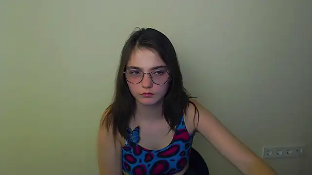Snapshot of Sun_Shine__ chatting on June 5, 6:57 pm Sun Shine online show from June 5, 6:57 pm