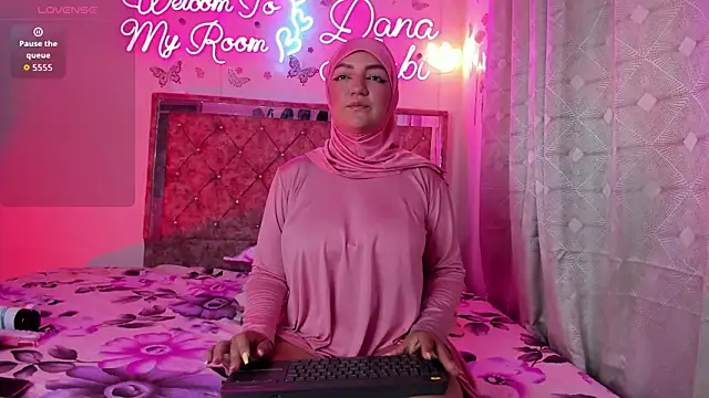 Snapshot of Dana-Alabi chatting on March 26, 1:28 pm Dana-Alabi online show from March 26, 1:28 pm