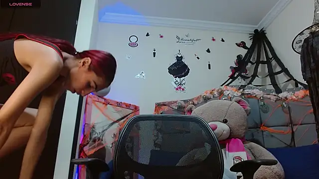 Snapshot of Kitty_Slim chatting on October 23, 1:32 pm Kitty Slim online show from October 23, 1:32 pm