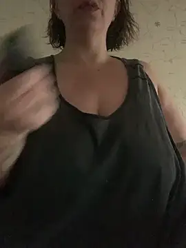 Snapshot of LupeLok chatting on March 5, 11:28 am LupeLok online show from March 5, 11:28 am