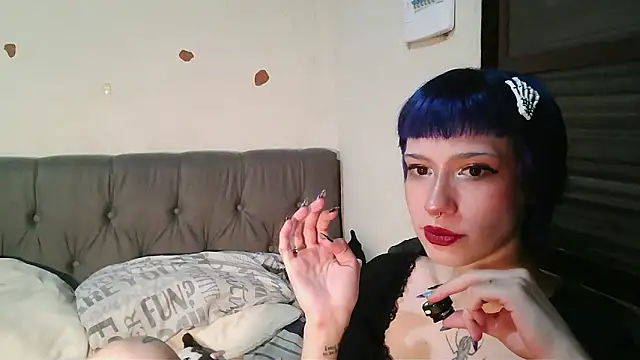Snapshot of IkyVic chatting on February 13, 2:07 am IkyVic online show from February 13, 2:07 am