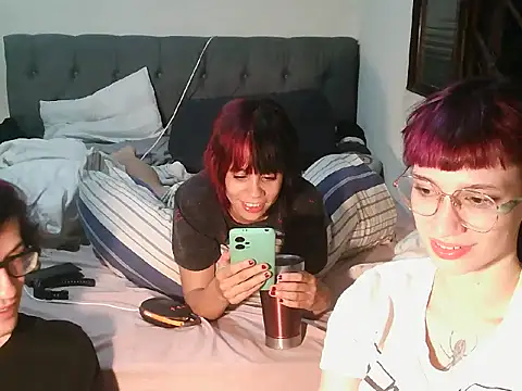 Snapshot of IkyVic chatting on April 17, 7:44 am IkyVic online show from April 17, 7:44 am