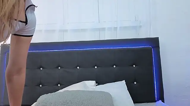 Snapshot of Angiehuston1 chatting on September 17, 2:19 pm Angiehuston1 online show from September 17, 2:19 pm