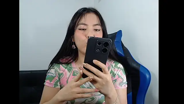 EloiseJun online show from March 22, 3:54 am