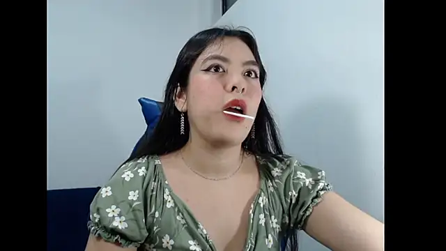 EloiseJun online show from May 12, 4:20 am