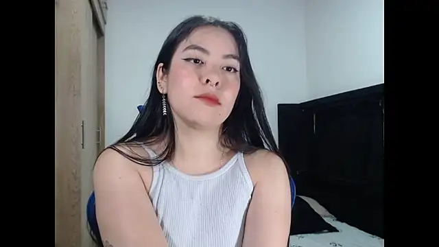 EloiseJun online show from July 29, 10:30 pm