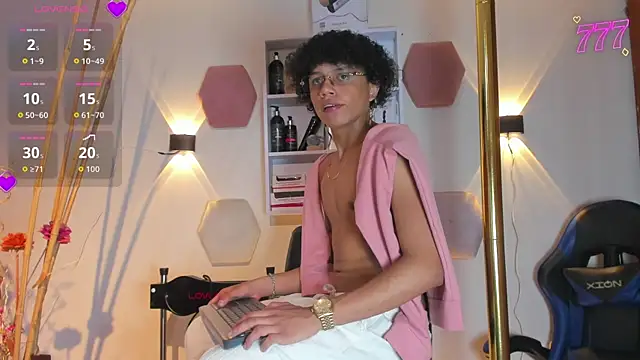 Snapshot of _taylor_black chatting on May 6, 8:25 pm taylor black online show from May 6, 8:25 pm