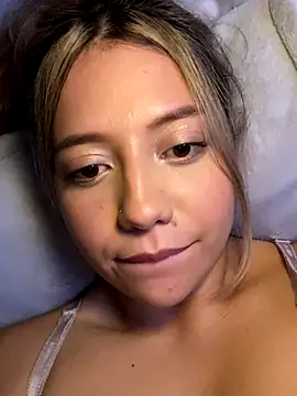 Snapshot of MissCat_ chatting on October 6, 3:15 am MissCat online show from October 6, 3:15 am