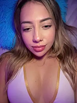 Snapshot of MissCat_ chatting on November 20, 1:50 am MissCat online show from November 20, 1:50 am