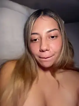 Snapshot of MissCat_ chatting on November 30, 1:53 am MissCat online show from November 30, 1:53 am