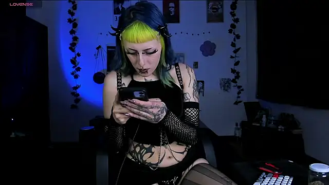 Snapshot of kattusauruss chatting on February 14, 2:19 am kattusauruss online show from February 14, 2:19 am